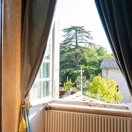 Chateau De Gard Bed & Breakfast