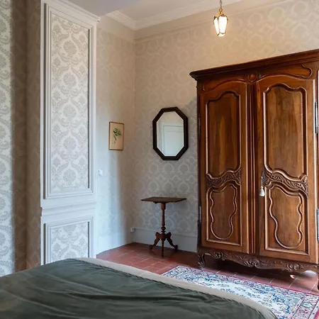 Chateau De Gard לינה וארוחת בוקר *
