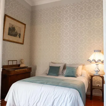 לינה וארוחת בוקר Chateau De Gard *
