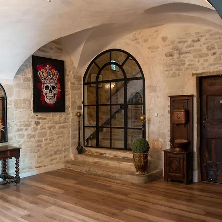 לינה וארוחת בוקר Chateau De Gard *